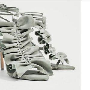 Zara Women Ruffled HIigh Heel size 6